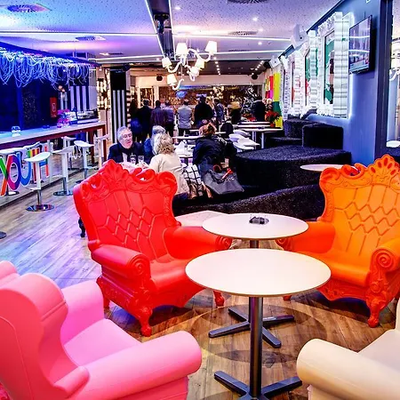 Urban Youth Валенсия