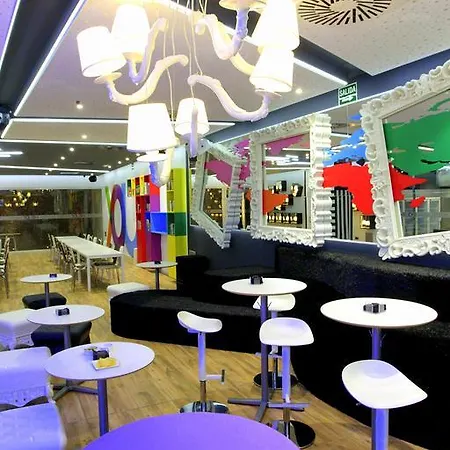 Urban Youth Hostel *