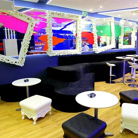 Urban Youth Hostel *