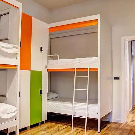 بيت شباب شباب أيربان يوث *