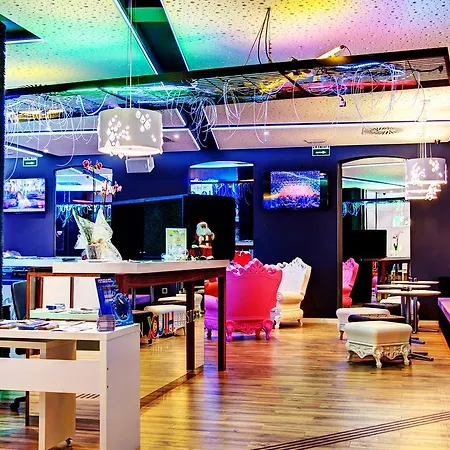 بيت شباب شباب أيربان يوث فالنسيا